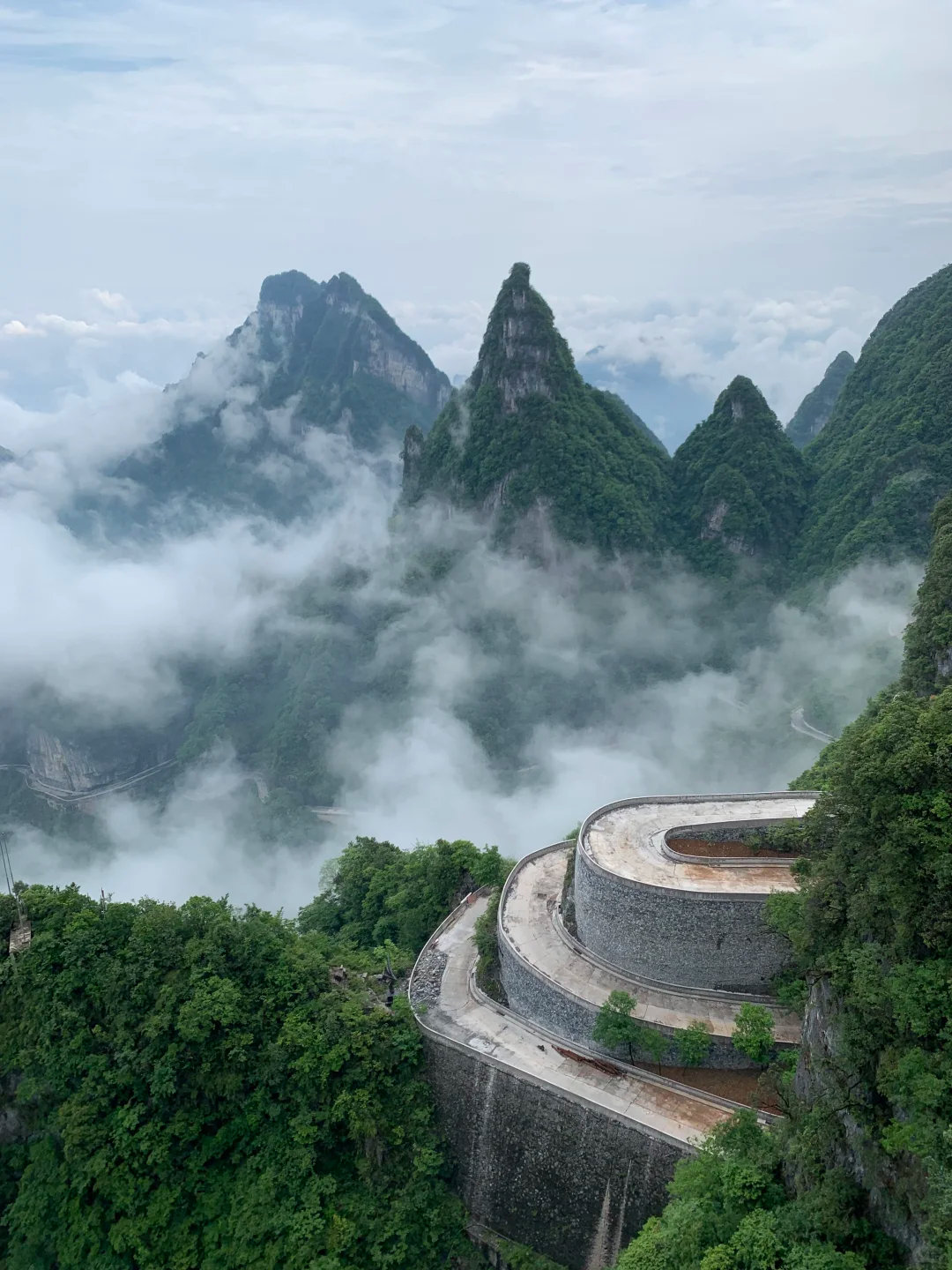 Tianmen Cave & 99-Bend Road image 4