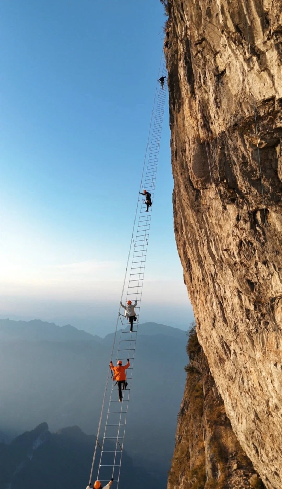 1-Day Zhangjiajie Seven-Star Mountain Tour: Via Ferrata Challenge & Sky Platform