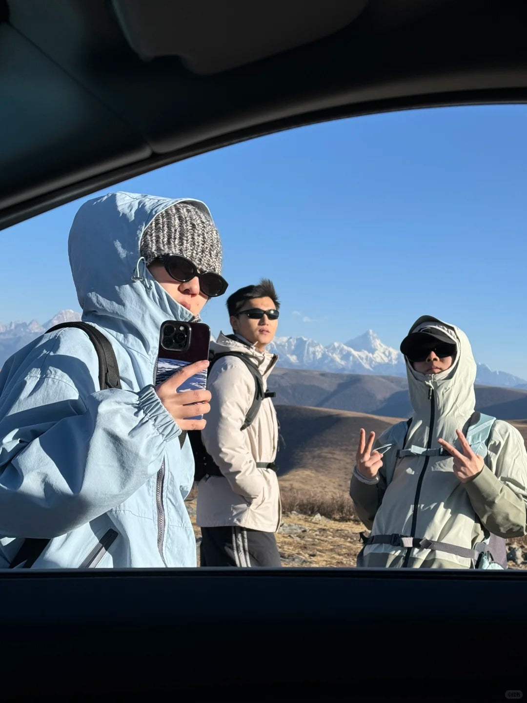WE'RE A TEAM OF PEOPLE IN THE KNOW ABOUT TRAVEL