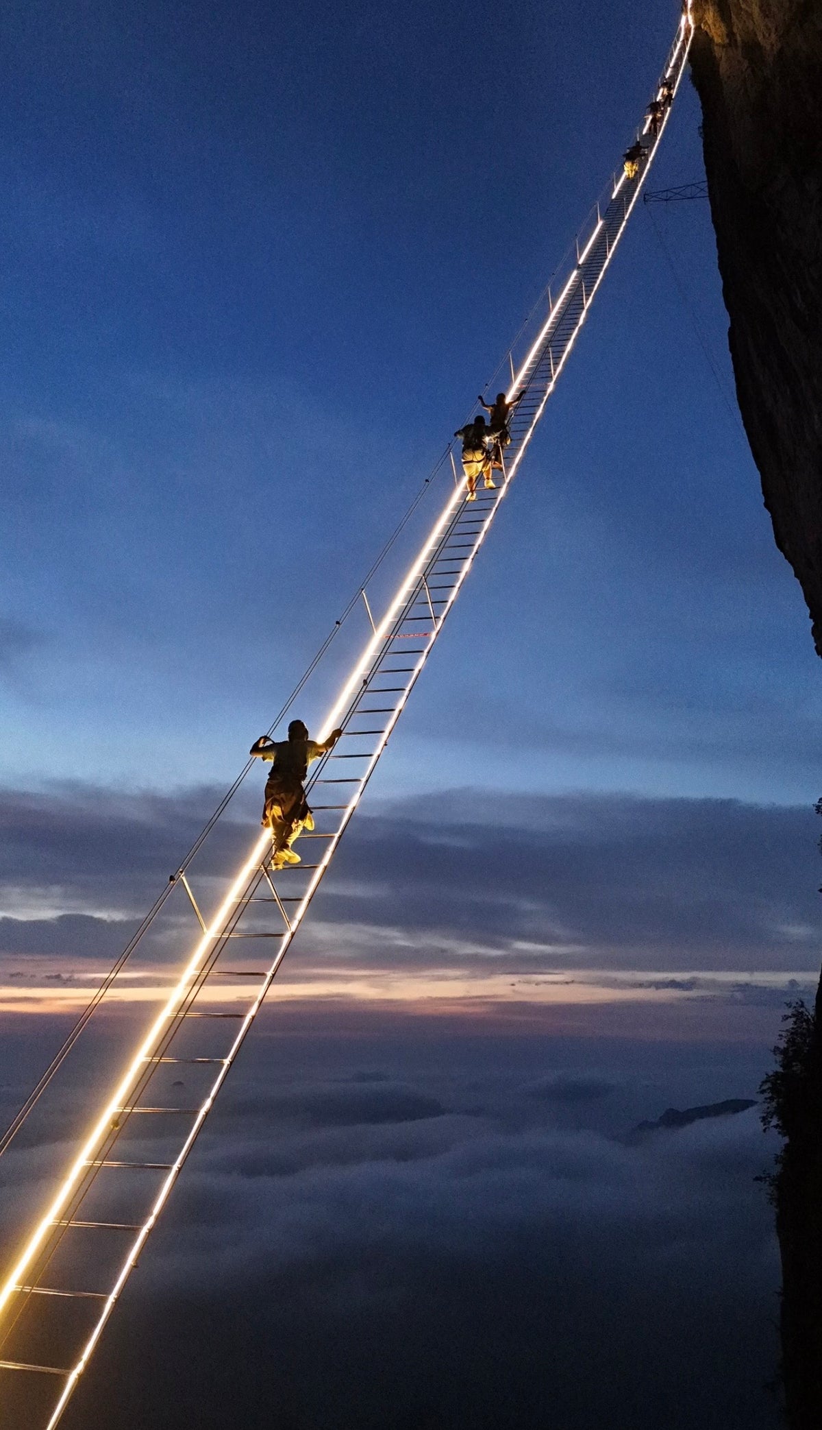 6 Day Zhangjiajie & Fenghuang Tour: Forest Park, Tianmen & Qixing Mountain